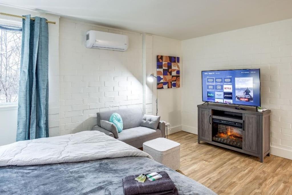 Studio W/ King Bed Near Dwtn Rochester Buitenkant foto